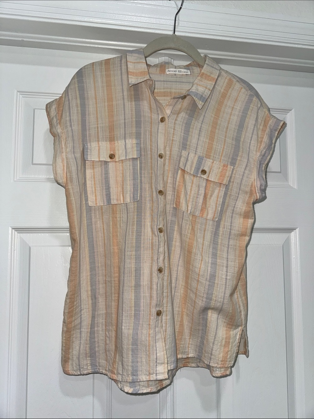BE COOL Striped Short-Sleeve Button-Down in Peach & Gray